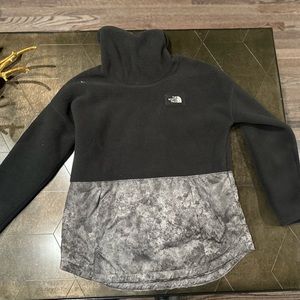 The Northface - silver and black sweater